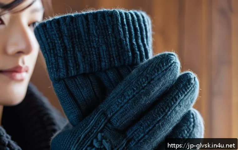 장갑 소재의 방한 효과 차이 - A detailed close-up image of a pair of winter gloves made from a blend of wool and nylon, showcasing...